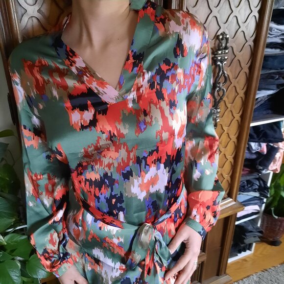 Split Neck Long Sleeve Floral Tie-Waist Ruffle Hem Dress NWT - Holiday, Size S - Picture 4 of 16